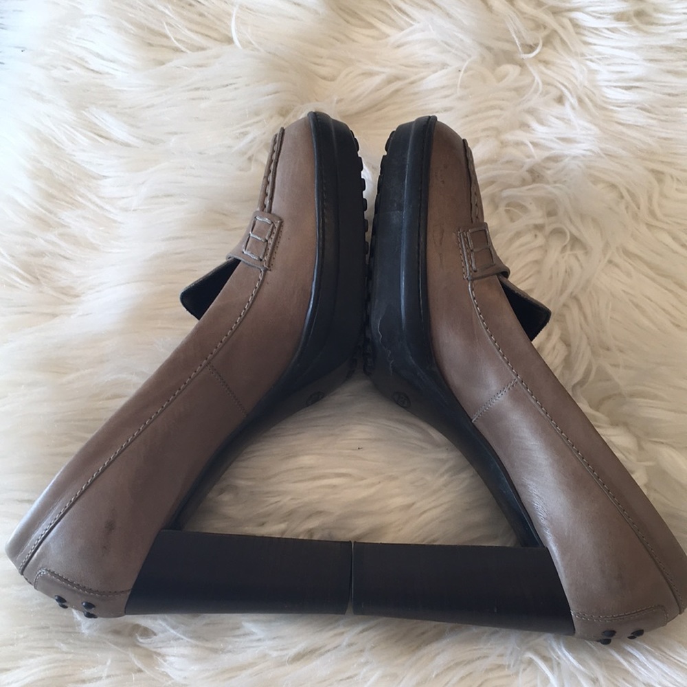 Tod’s Taupe Leather Platform Heel - Picture 5 of 16